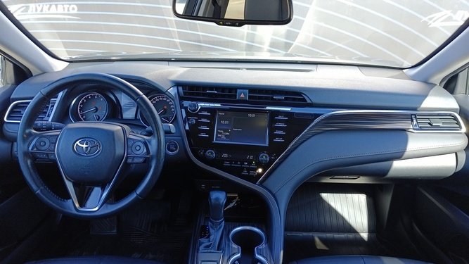 Camry, VIII (XV70)