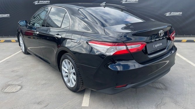 Camry, VIII (XV70)