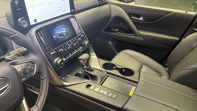 Lexus LX, IV