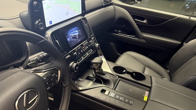 Lexus LX, IV