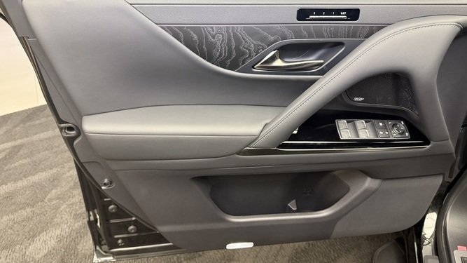 Lexus LX, IV