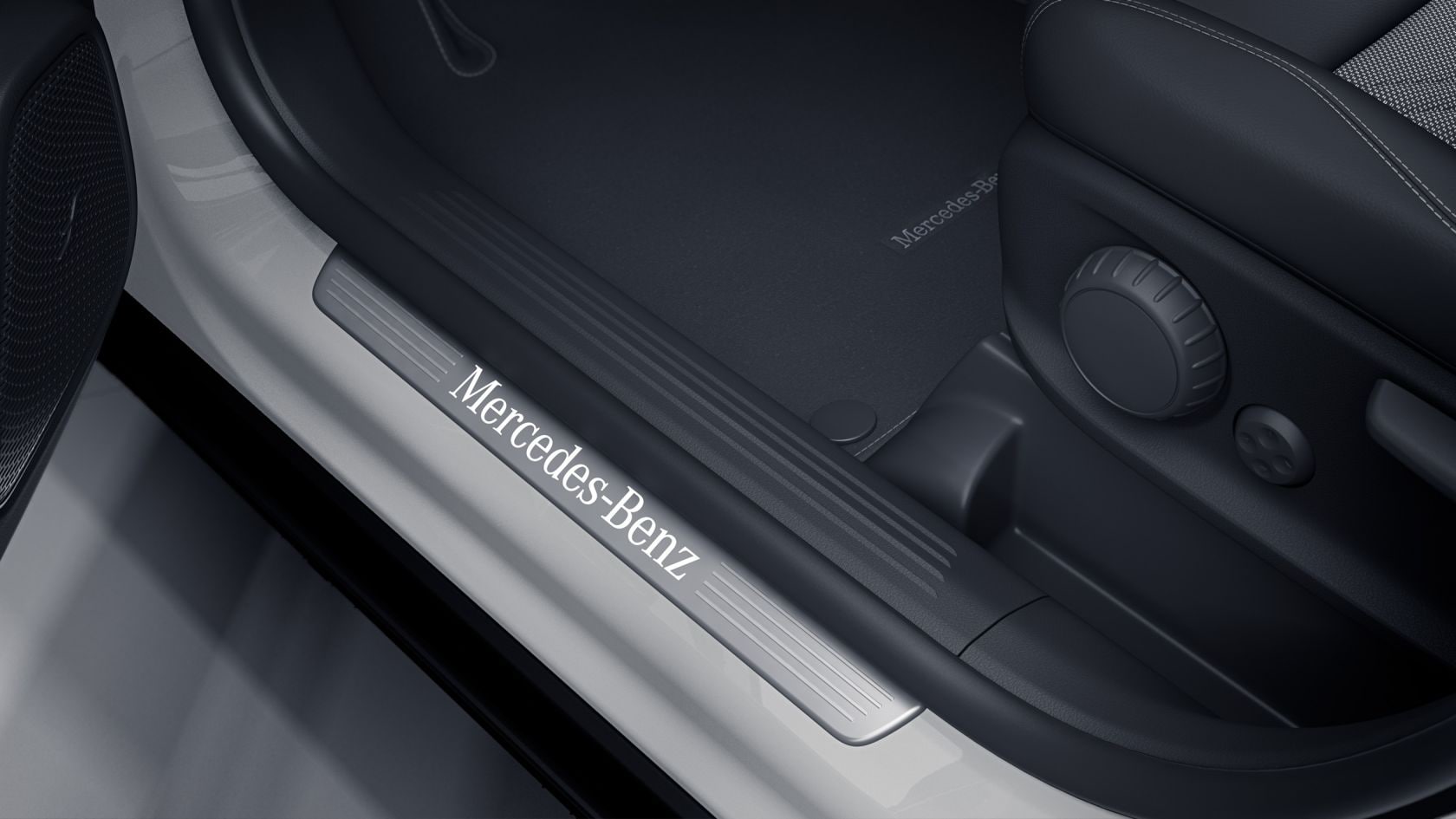 подсветка накладок порогов с надписью Mercedes-Benz нового Mercedes-Benz GLA.